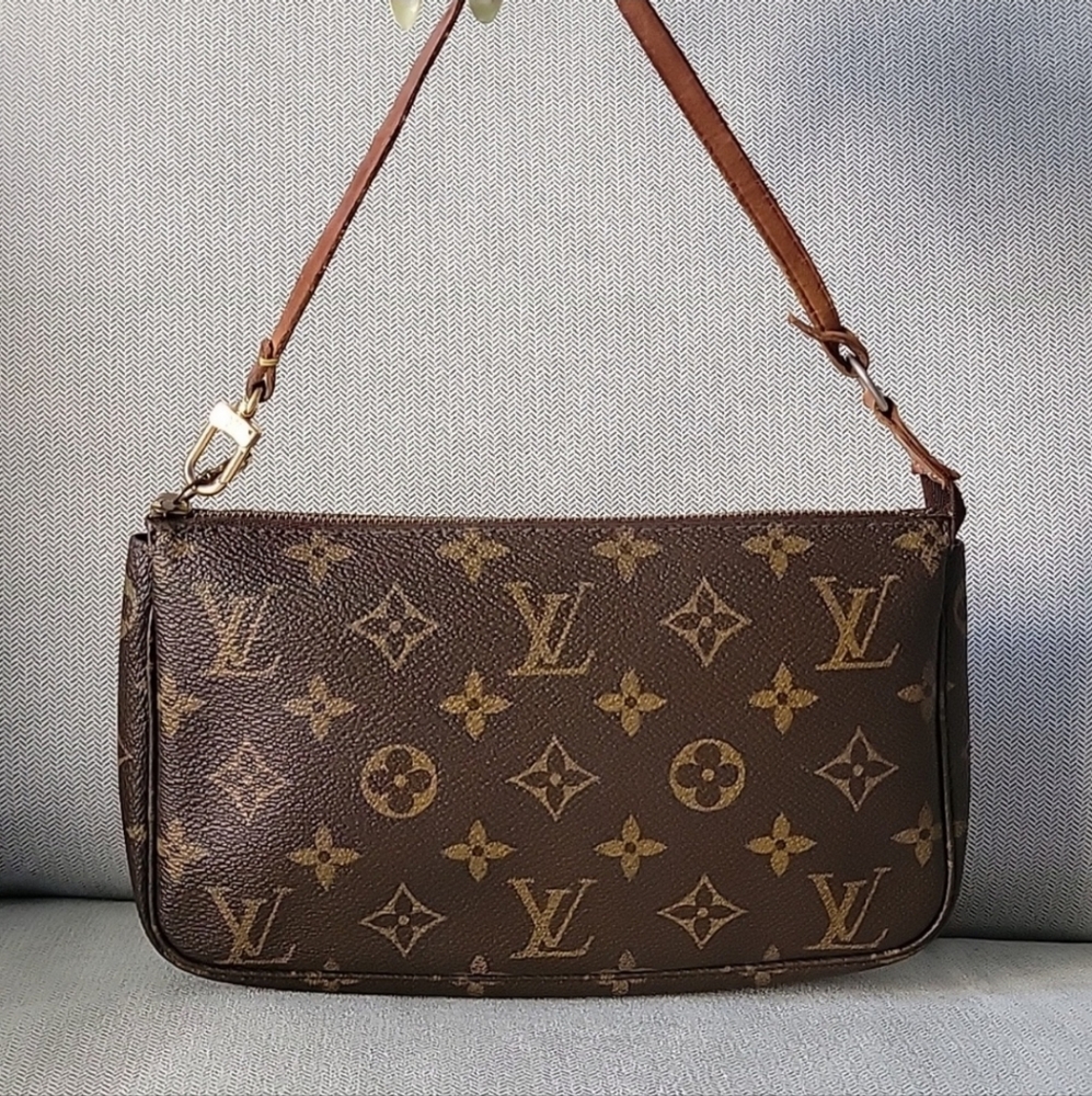 Louis Vutton Monogram Pochette Bag